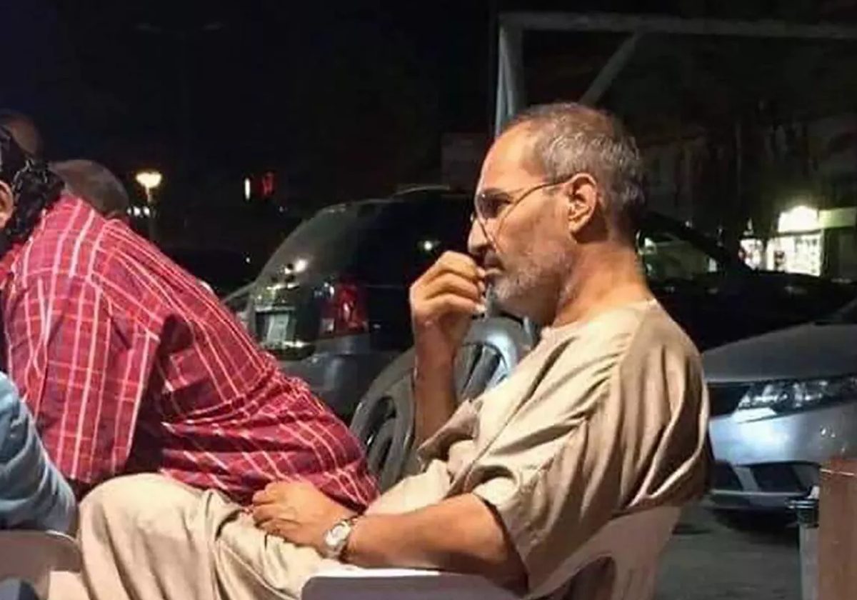 A man who looks like Steve Jobs in Egypt