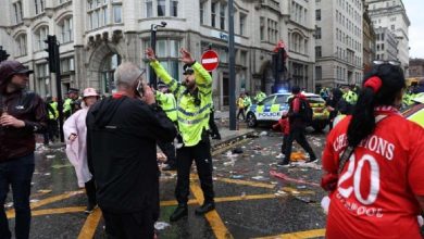 Police in Liverpool announced on Monday evening that a car struck a number of pedestrians in the northern English city during celebrations of Liverpool FC’s Premier League title victory.