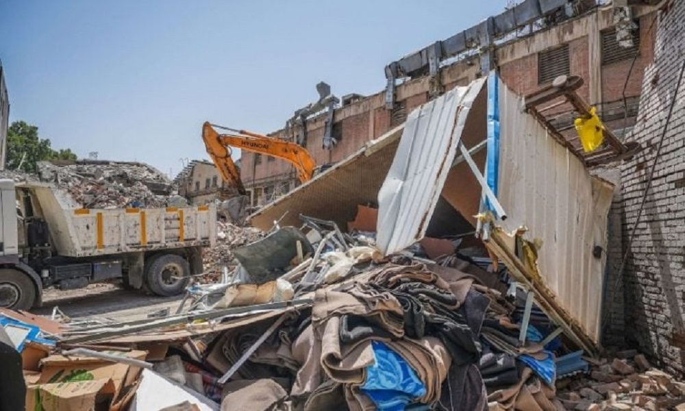 Iran confirms deadly Israeli bombing on Evin Prison after ceasefire; French citizens among detainees endangered by the attack.