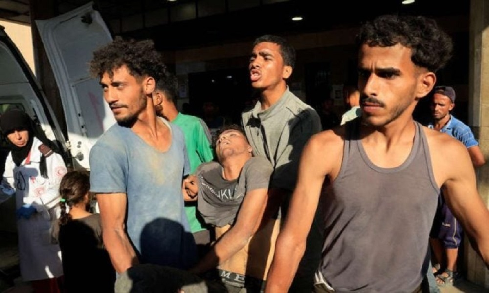 The Ministry of Health in Gaza announced on Wednesday that 21 Palestinians were killed, including 15 who died from suffocation caused by tear gas fired at a crowd of Palestinians waiting for aid at the American-Israeli distribution center south of Khan Younis.