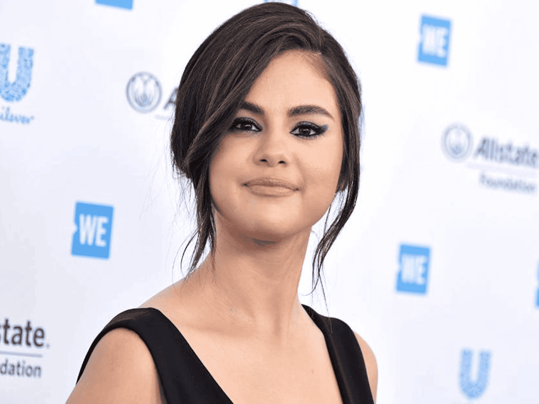 سيلينا غوميز بالحجاب watanserb.com