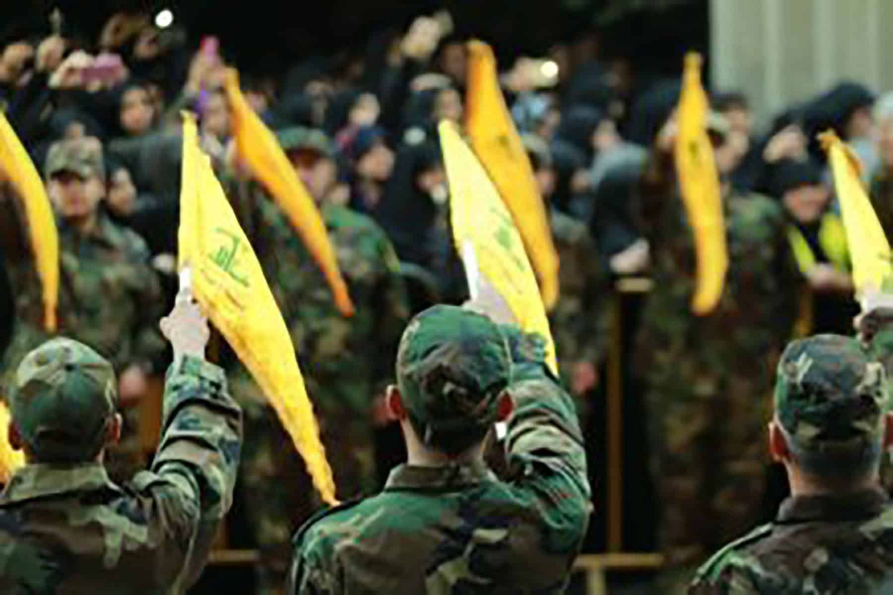 مجهولون يحرقون لافتات watanserb.com