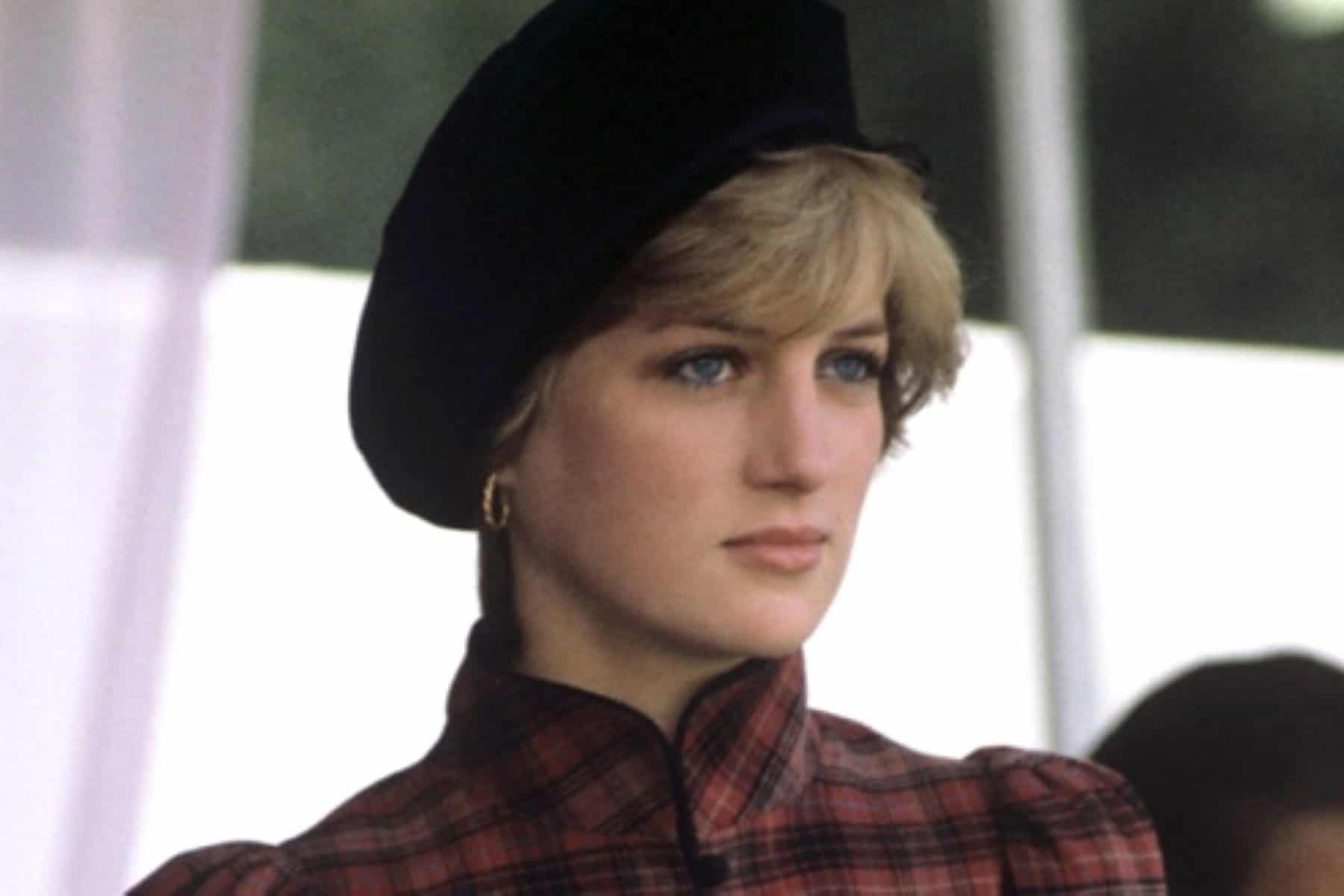 تشارلوت إليزابيث watanserb.com