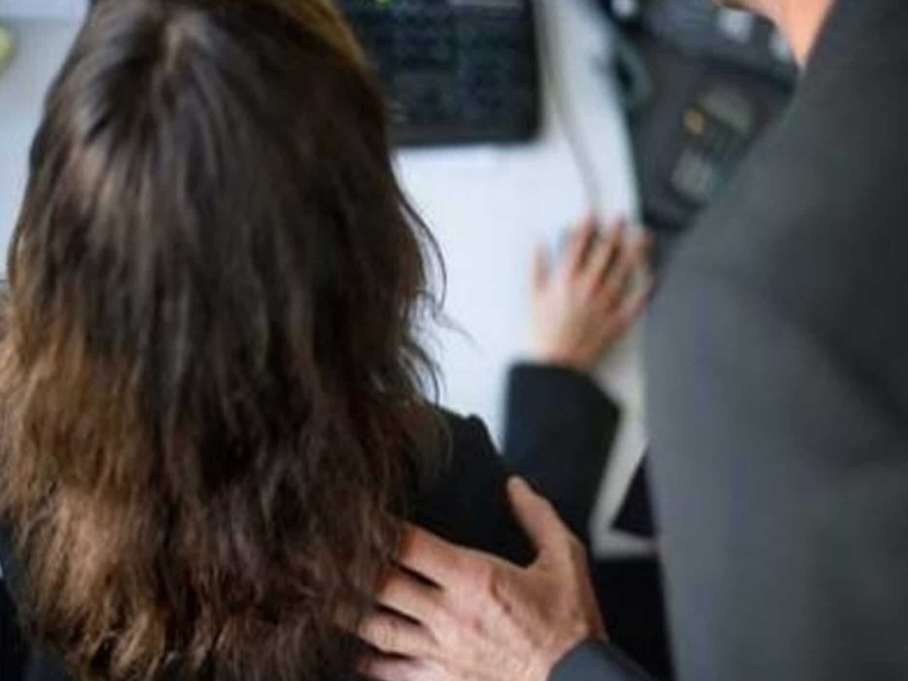 رئيس يتحرش بسكرتيرته watanserb.com