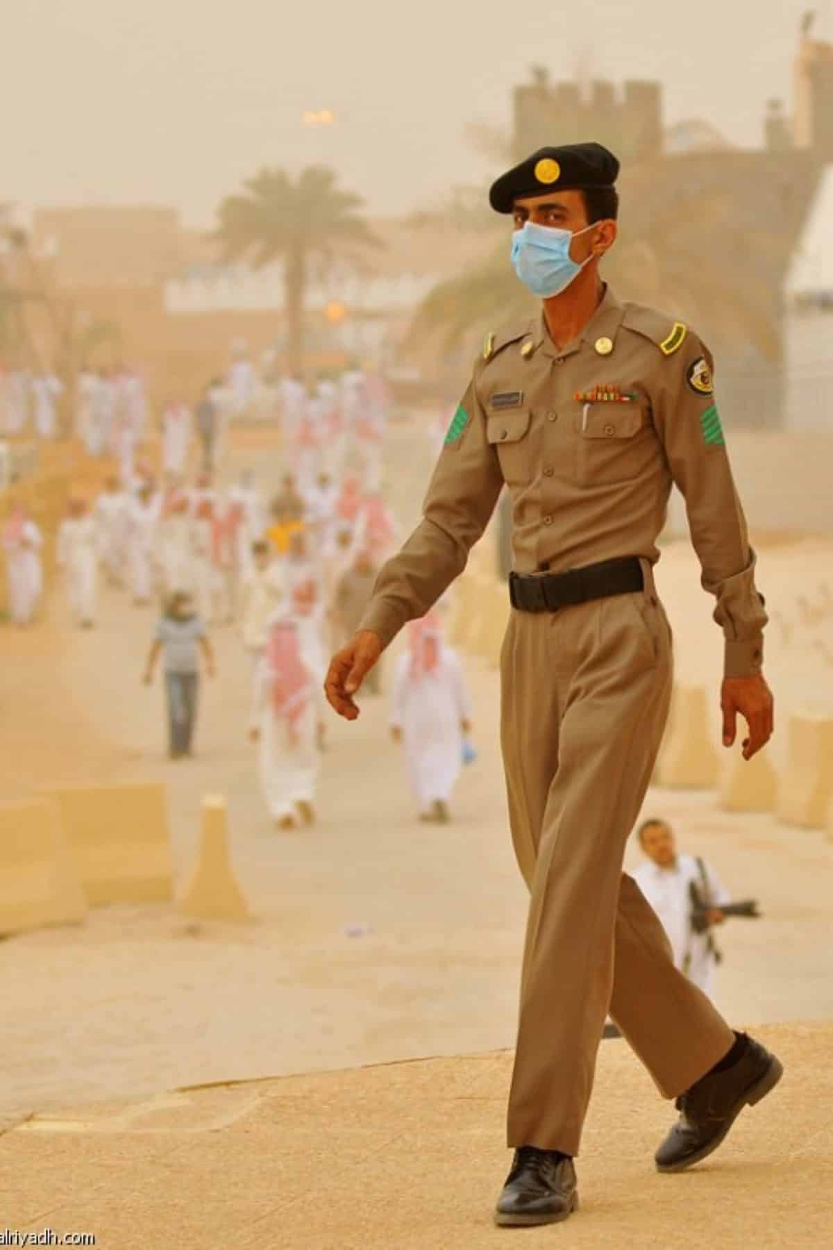 يلقن حاجاً الشهادة watanserb.com