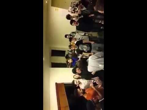 مبتعث سعودي يُعلِّم الأمريكان رقصة "الدحة"