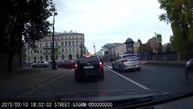 رجل أعمال روسي يُلقي "معاق" في قناة مياه