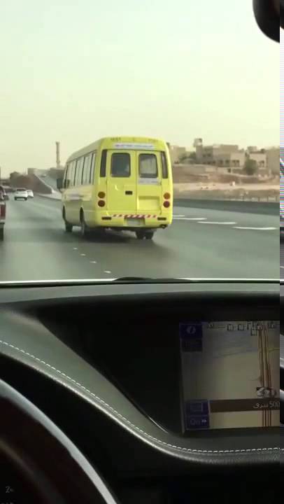 سائق متهور يثير ذعر طالبات جامعة الملك سعود