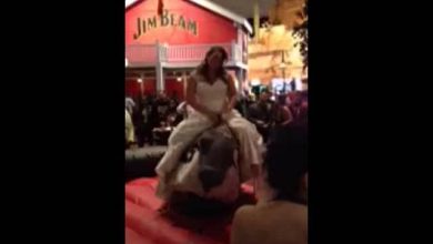 موقف "تعيس" لعروس أمام الحضور !