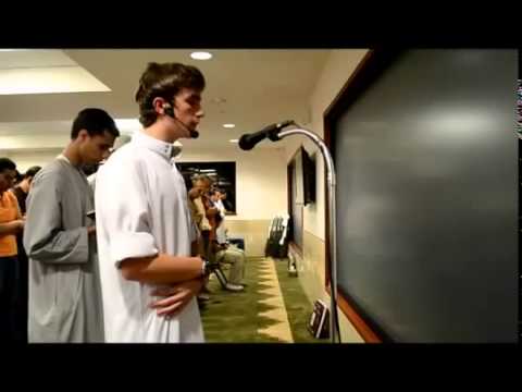 شاب أمريكى يقرأ القرآن بصوت ماهر المعيقلي