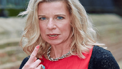 مقاطعة محاضرة لصحفية watanserb.com