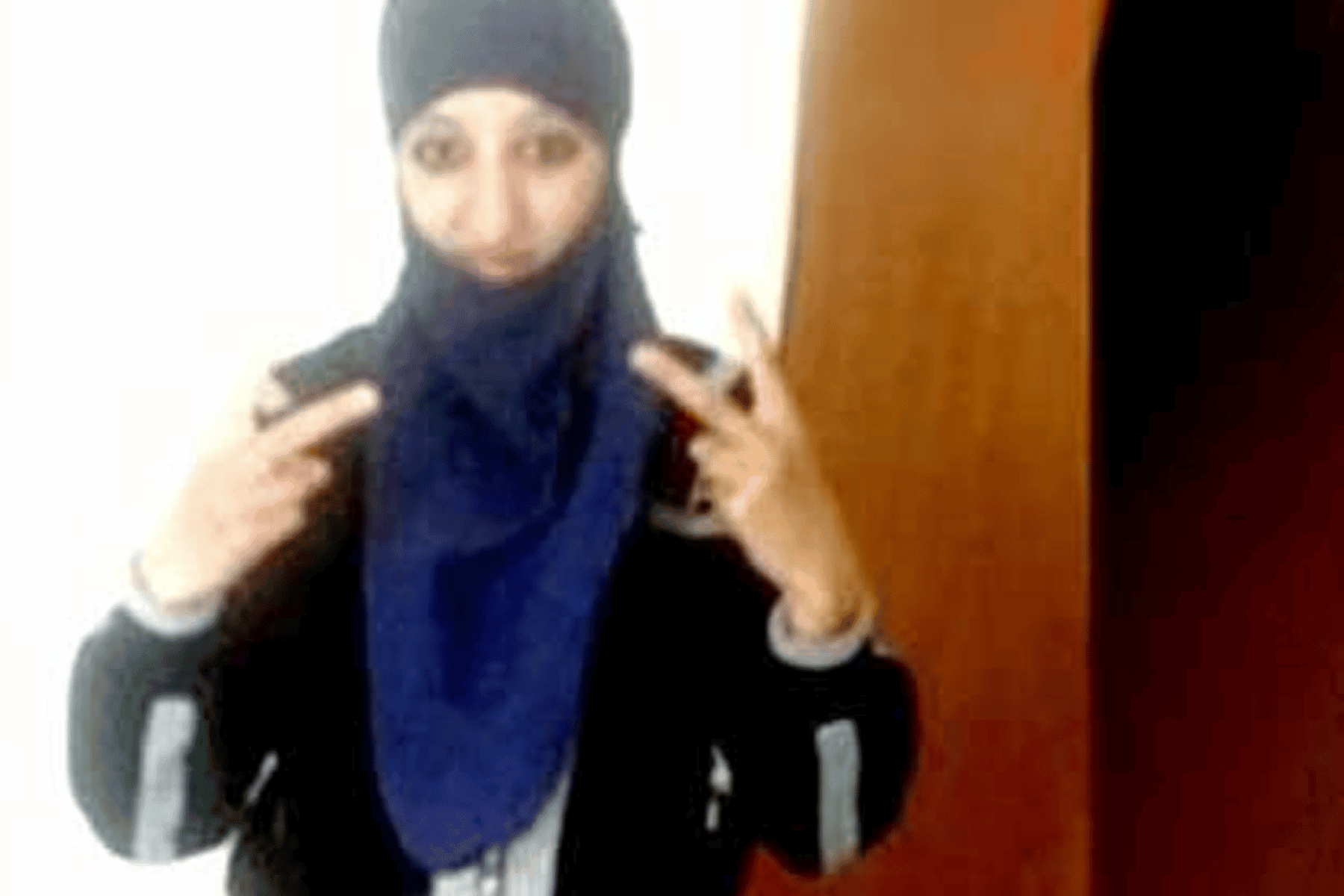 شرطي فرنسي و الانتحارية بولحسن watanserb.com