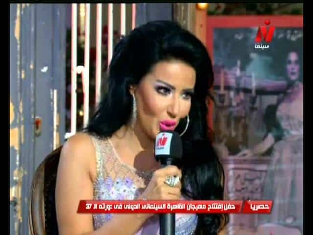 سمية الخشاب تضع نفسها بموقف محرج