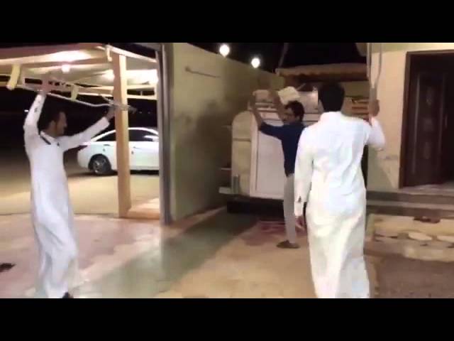 سعودي يتجاهل إعاقته ليشعل مواقع التواصل الإجتماعي