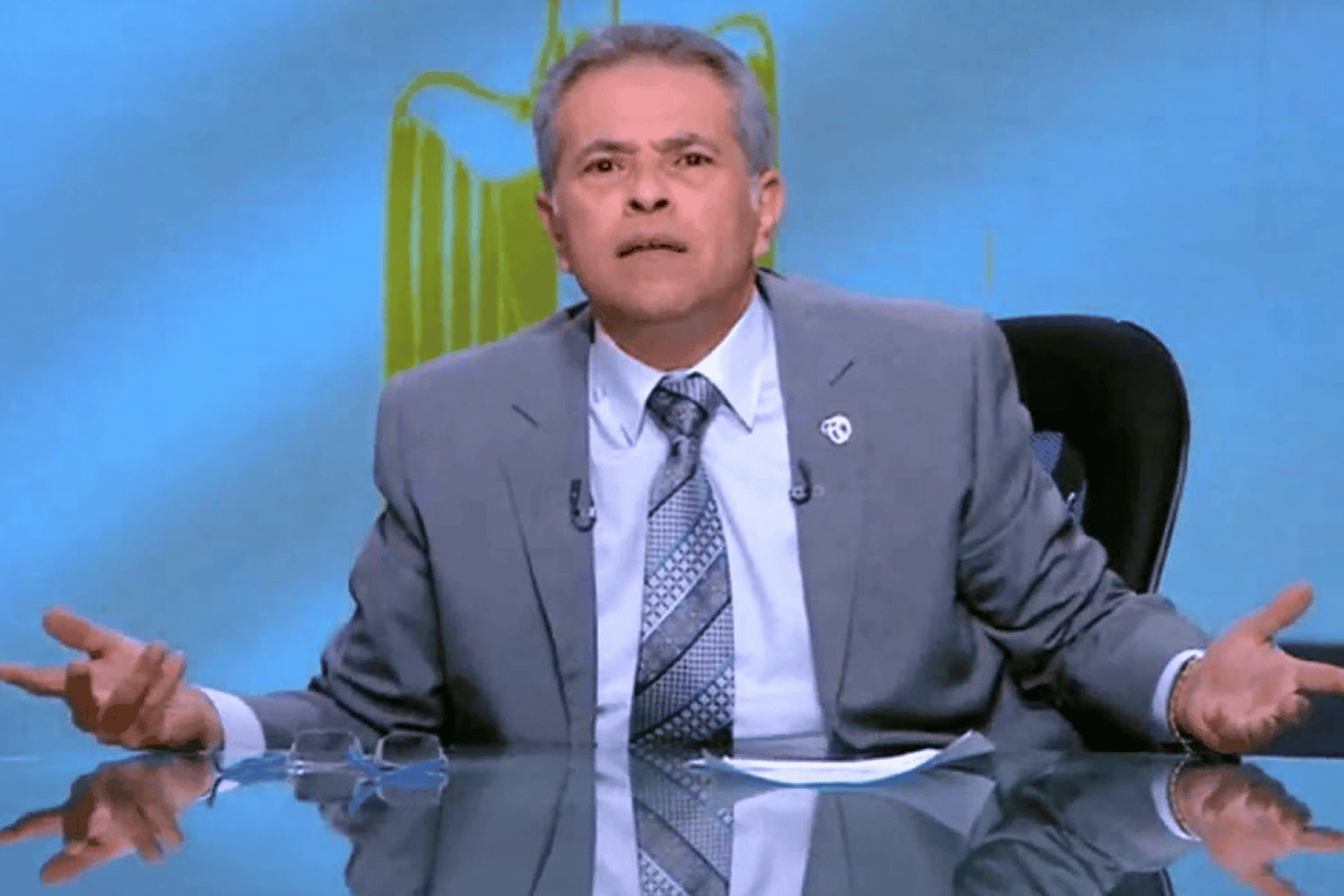 عكاشة يقدم رشوة watanserb.com