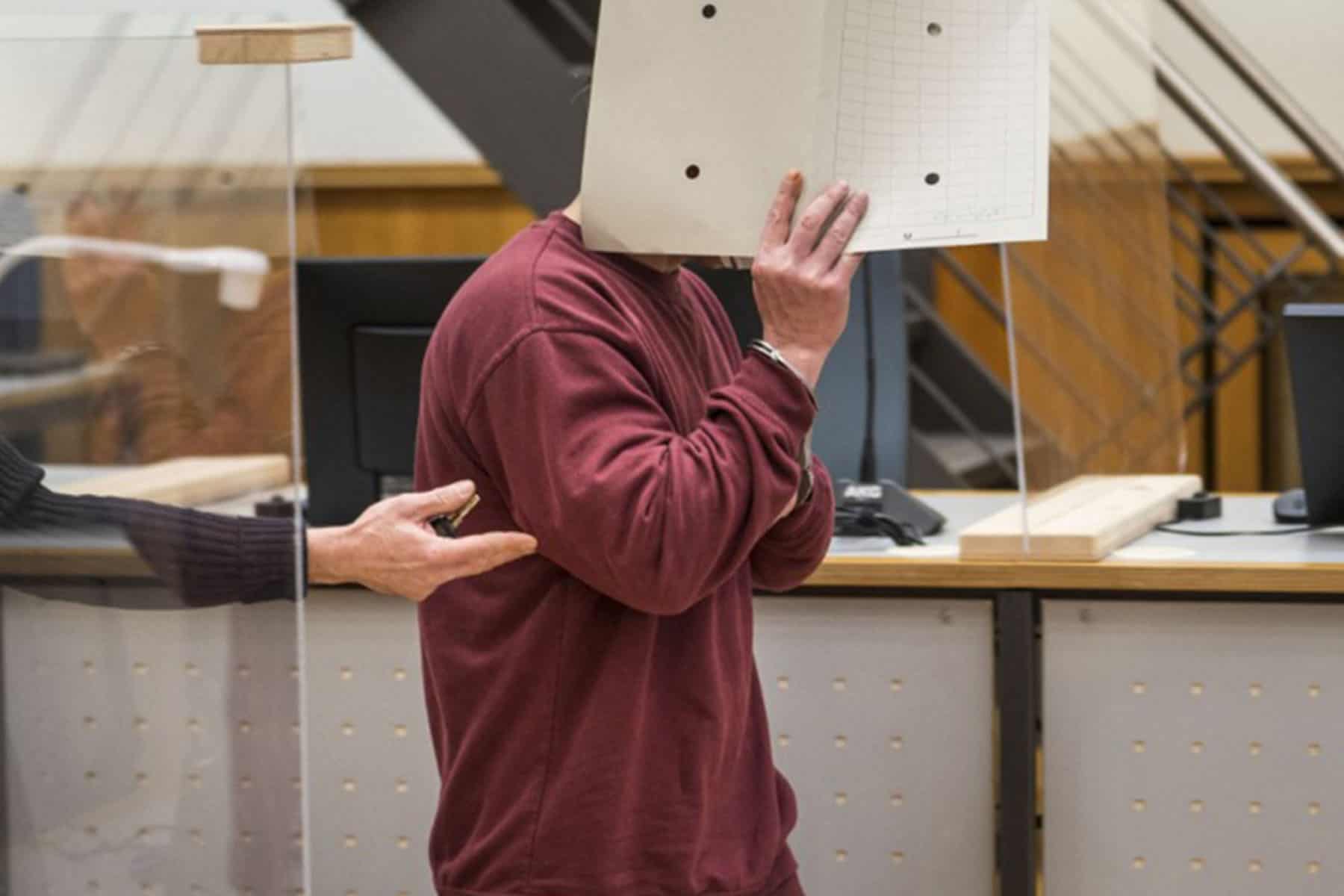 ضابط مخابرات قتل عشرات المدنيين watanserb.com