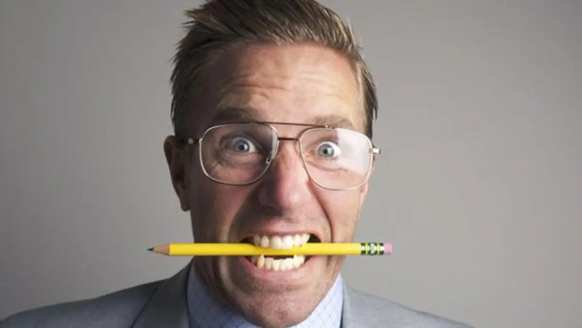 عضّ قلم الرصاص watanserb.com