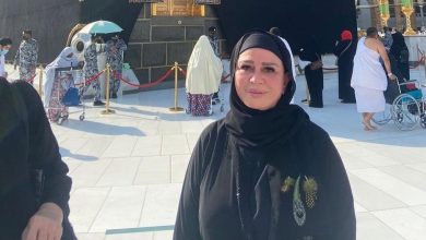 الهام شاهين تؤدي العمرة watanserb.com