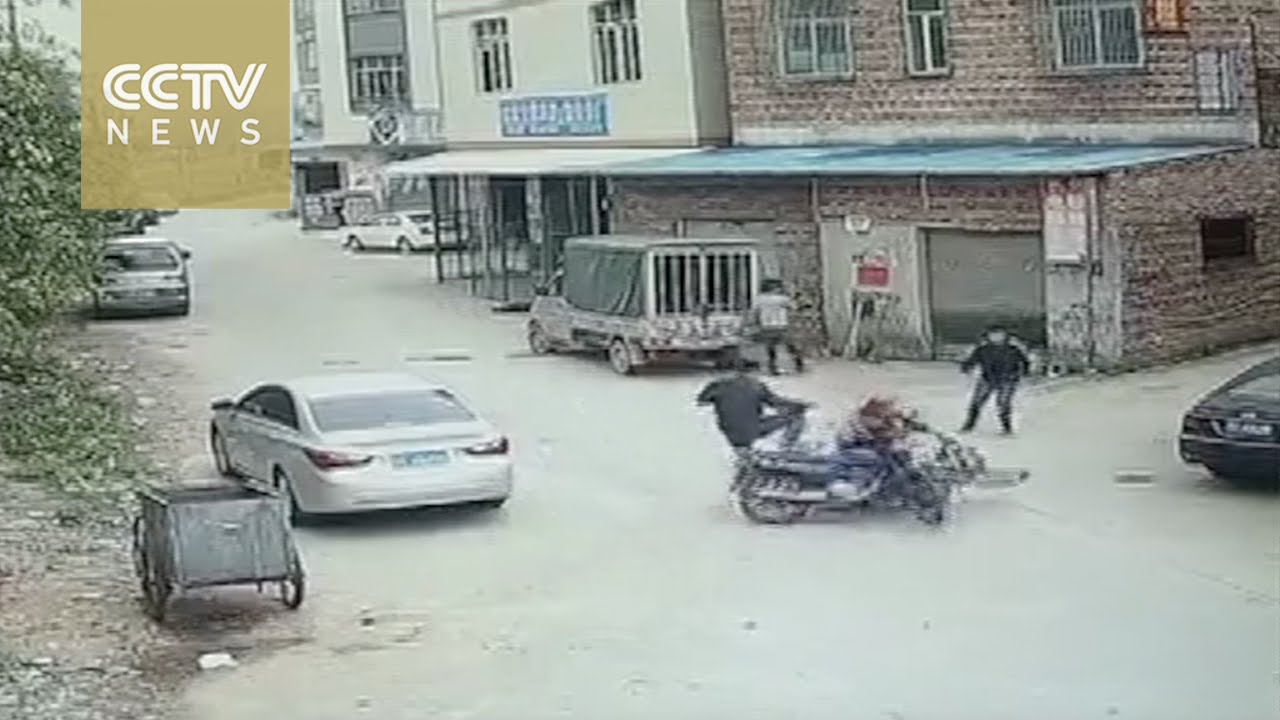 هكذا اصطادت الشرطة مجرماً يتجول فوق دراجته