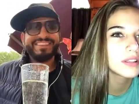 مليونير سعودي يفتح سترته لفتاة ويدعوها لشمّ رائحة عطره!