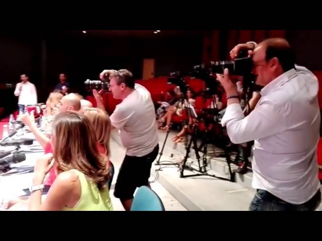 ملكة جمال إيطاليا 2016 تستعرض أمام الكاميرات مهاراتها في كرة القدم