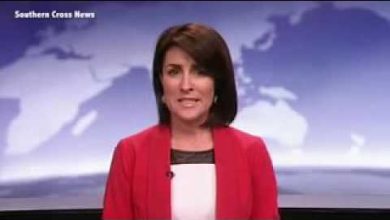 مذيعة تصاب بنوبة سعال أثناء تقرير عن الأنفلونزا