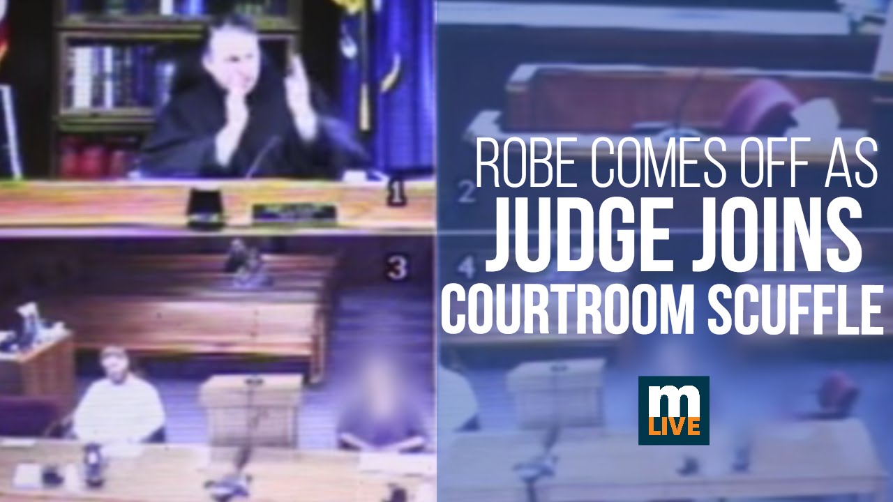 قاض أمريكي خلع ثوبه داخل المحكمة