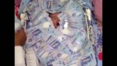 سعودي يغرق "رضيعا" بآلاف الريالات