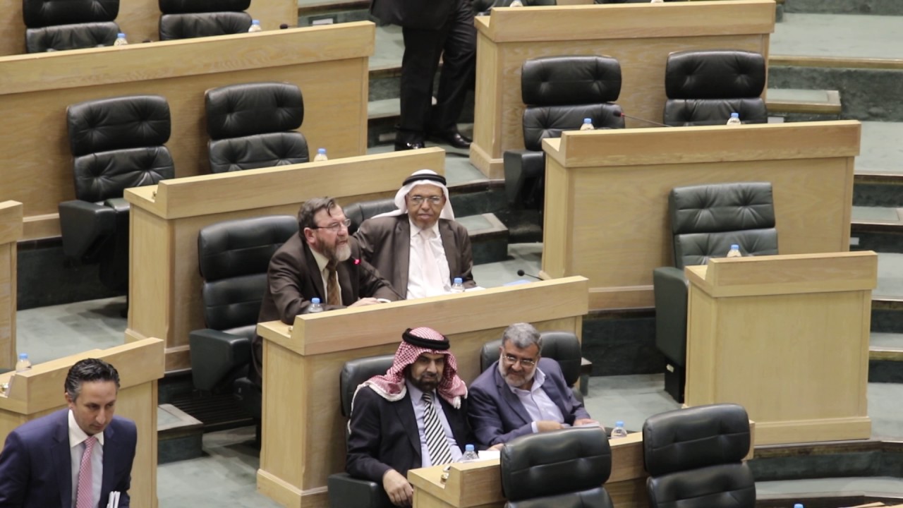 برلماني أردني يصر على رفع الآذان