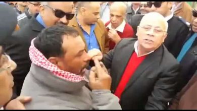محافظ بورسعيد لمواطن يشتكي: "والمصحف ما أنا سايبك