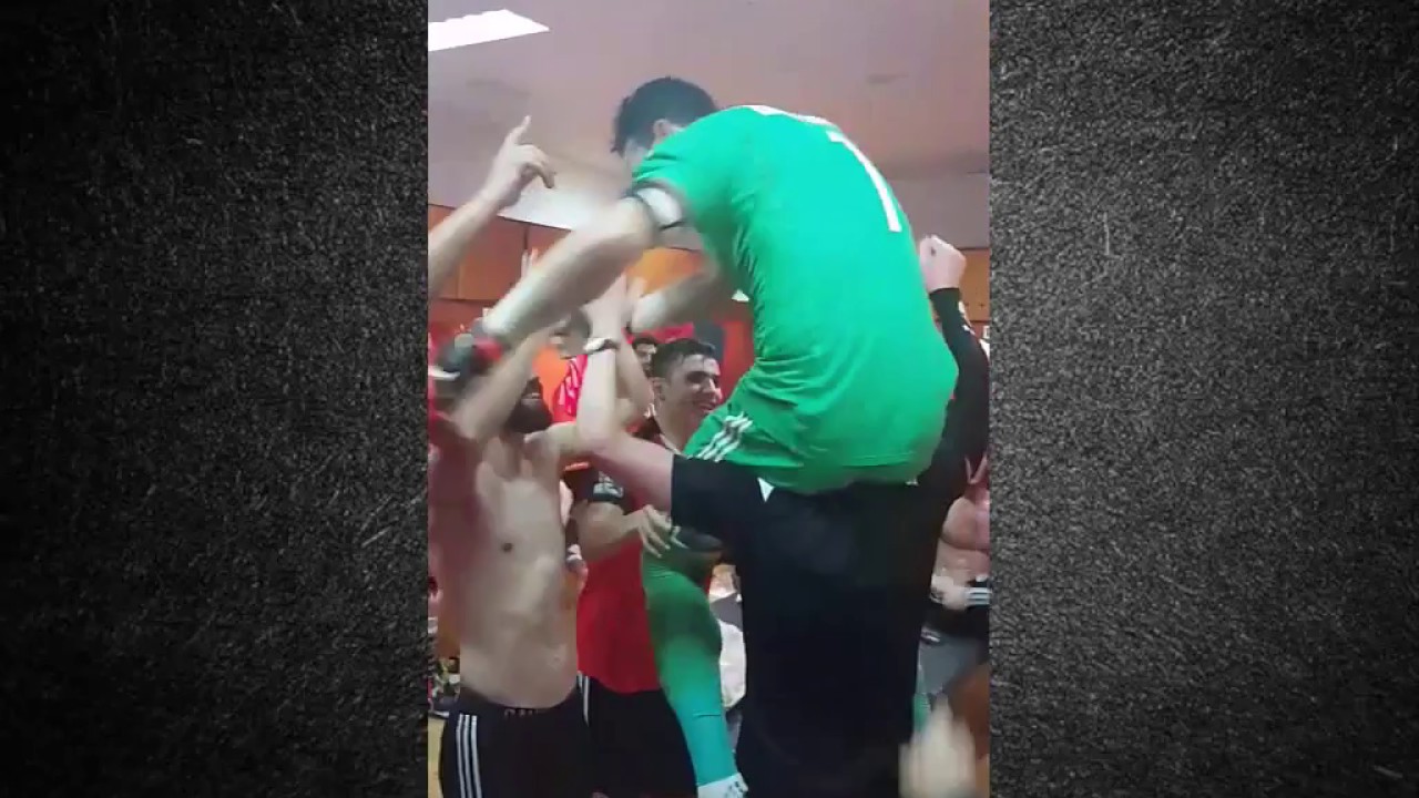 هكذا احتفل لاعبو منتخب مصر في غرفة الملابس