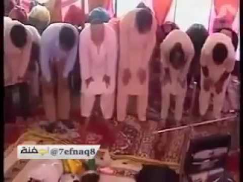 فيديو لأشخاص يصلون بطريقة غريبة