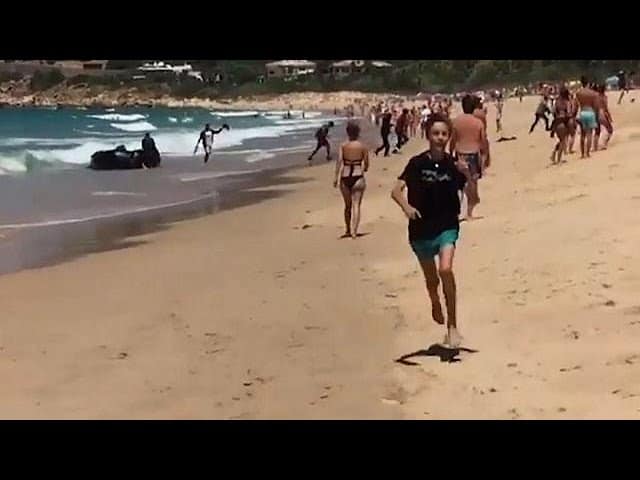 قارب لاجئين يقتحم شاطئ إسباني