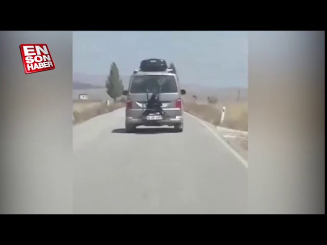 فتاة مربوطة على الصندوق الخلفي لسيارة في تركيا