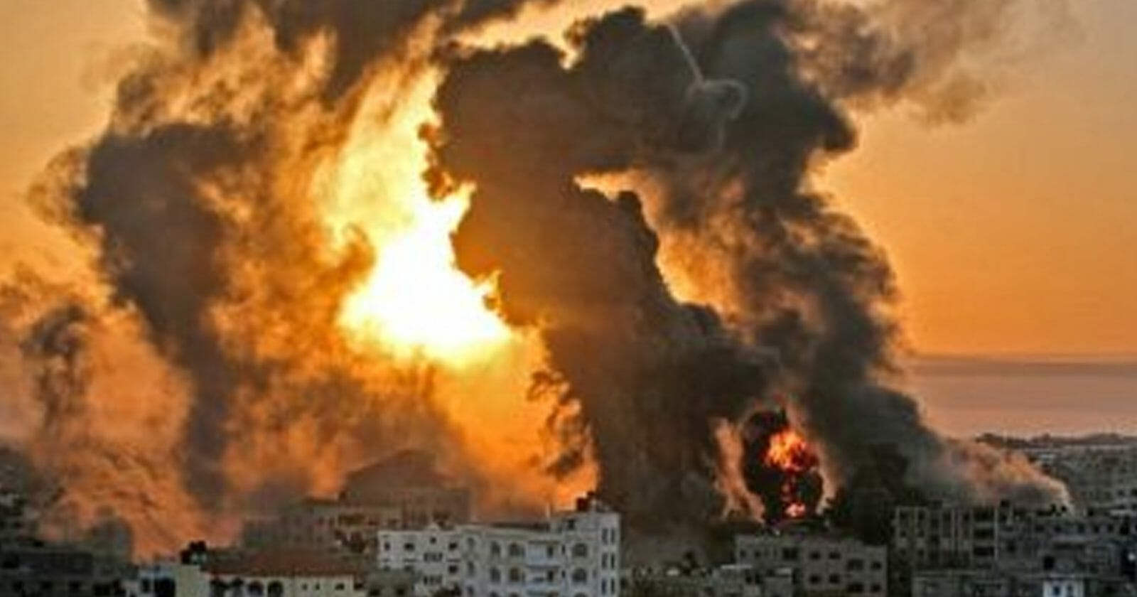 مشاركة طيار إماراتي في قصف غزة watanserb.com