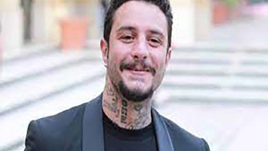 الفيشاوي وتقبيل زوجته watanserb.com