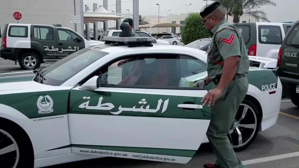 الشرطة في دبي بدولة الإمارات watanserb.com