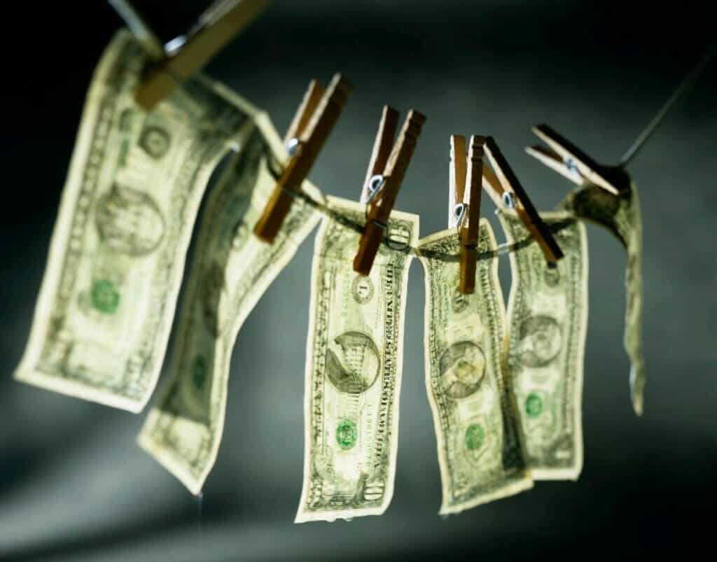 تبييض المليارات في تونس watanserb.com