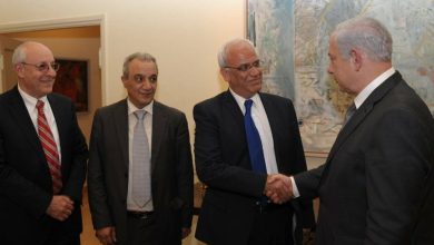 صائب عريقات ونتنياهو watanserb.com