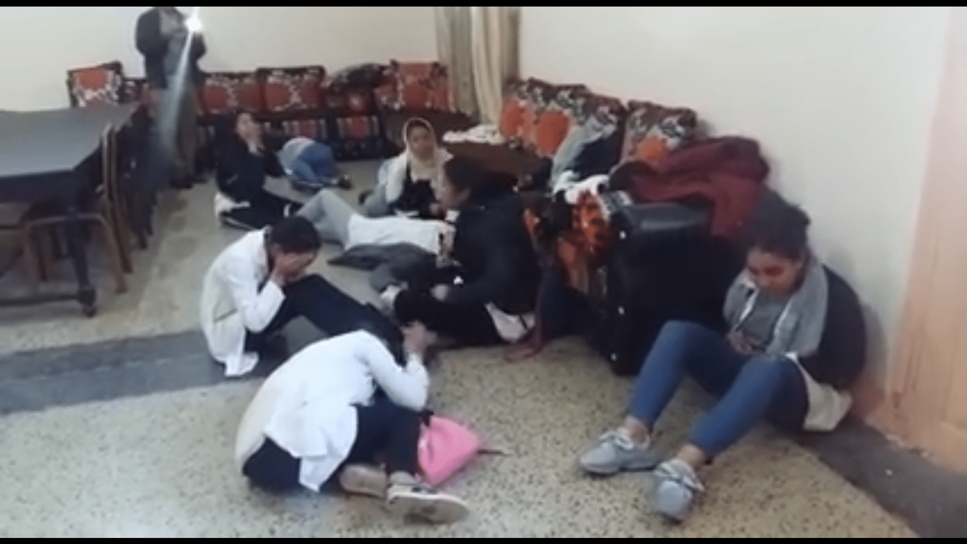 صراخ هستيري وحالات إغماء لتلميذات مدرسة مغربية دون معرفة السبب! watanserb.com