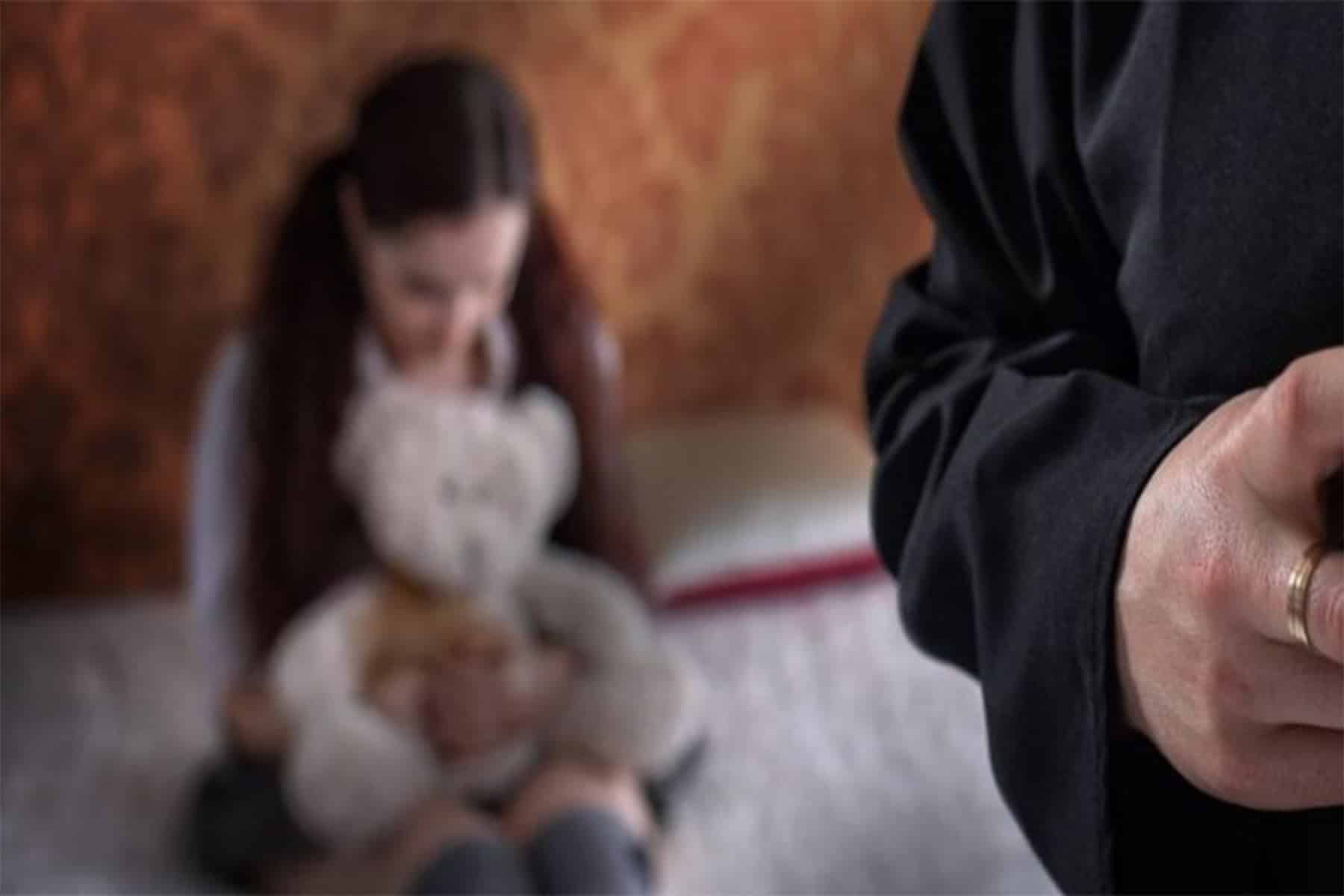 مصري يغتصب ابتنه watanserb.com
