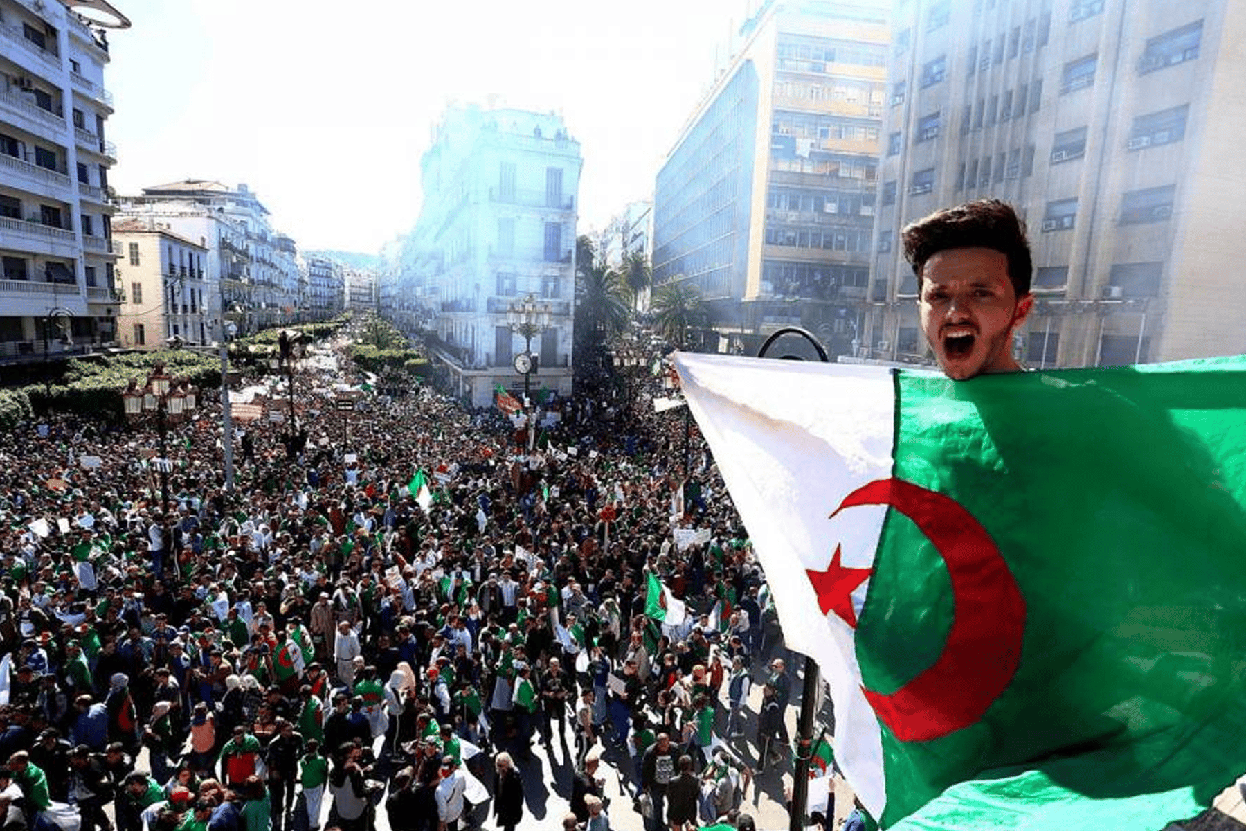 مسيرات تعمّ الجزائر watanserb.com