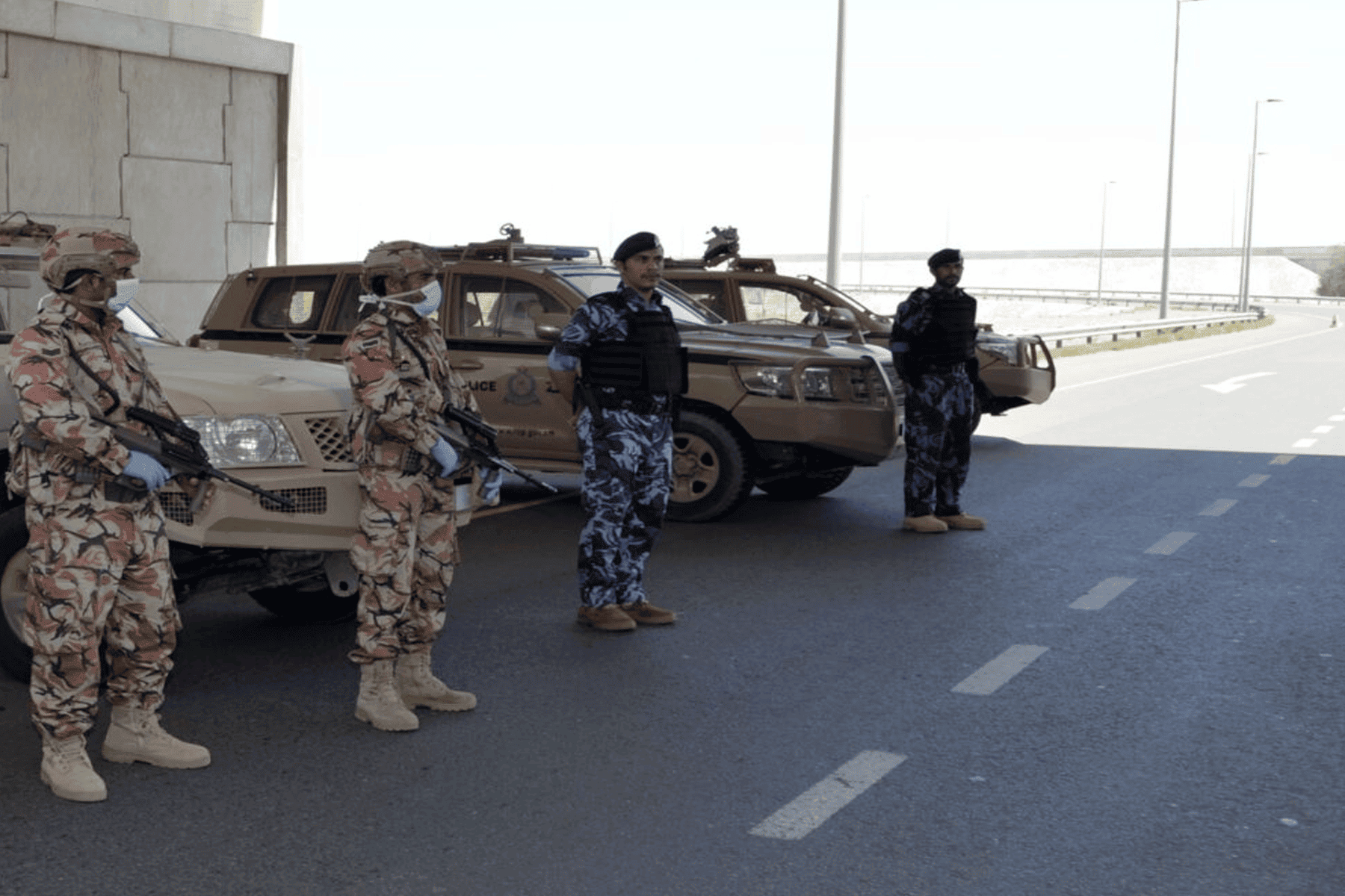 وافدون يتحدّون الشرطة العُمانية watanserb.com