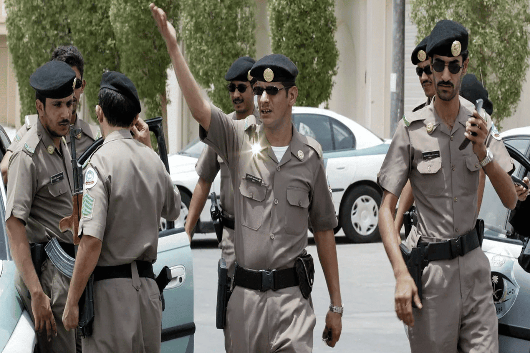 جلد 170 رجلًا وامرأة watanserb.com