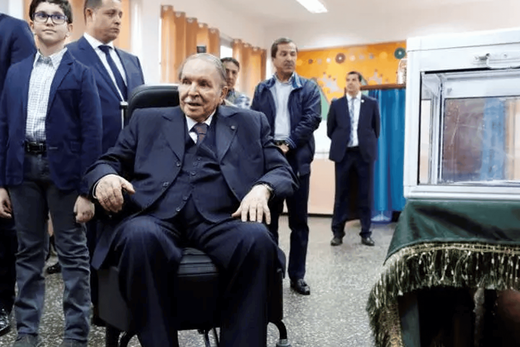 بوتفليقة في المستشفى watanserb.com