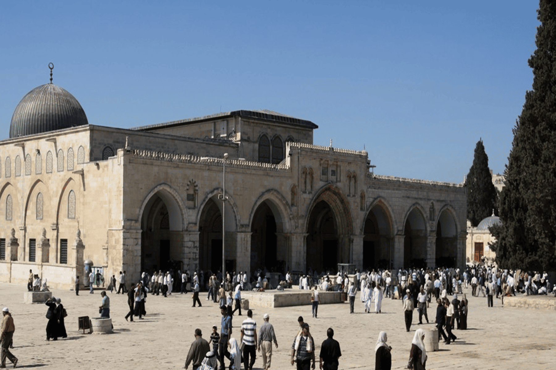 قبلات بساحة المسجد الأقصى watanserb.com