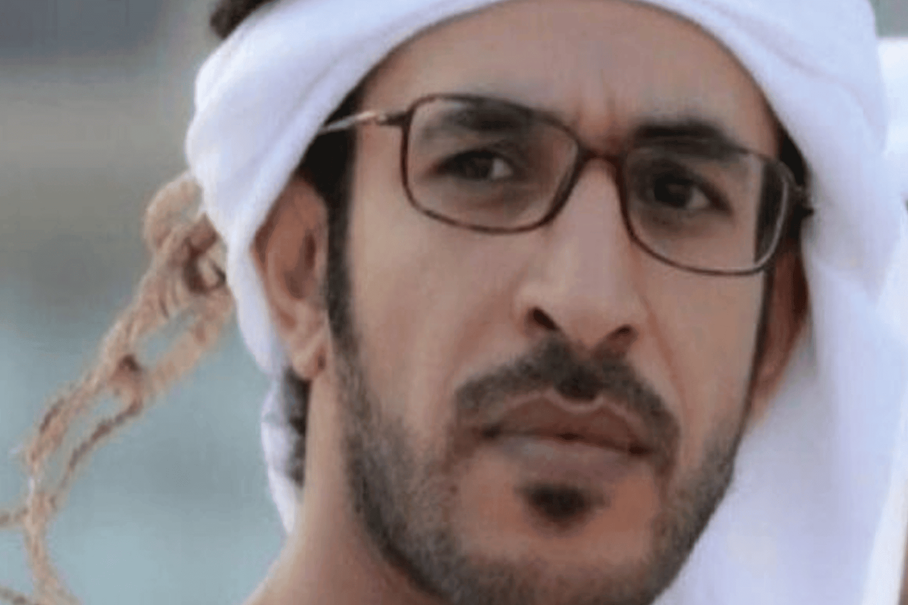 إعلامي عُماني يجلد المزروعي watanserb.com