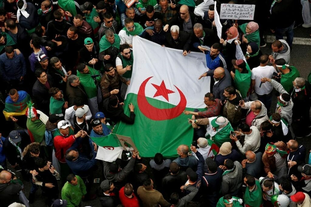 الثورة في الجزائر عبدالرزاق الشريف watanserb.com