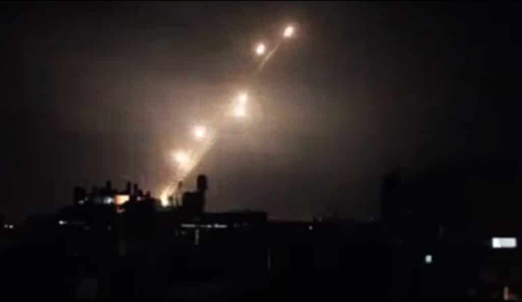 المقاومة الفلسطينية تقصف تل أبيب watanserb.com