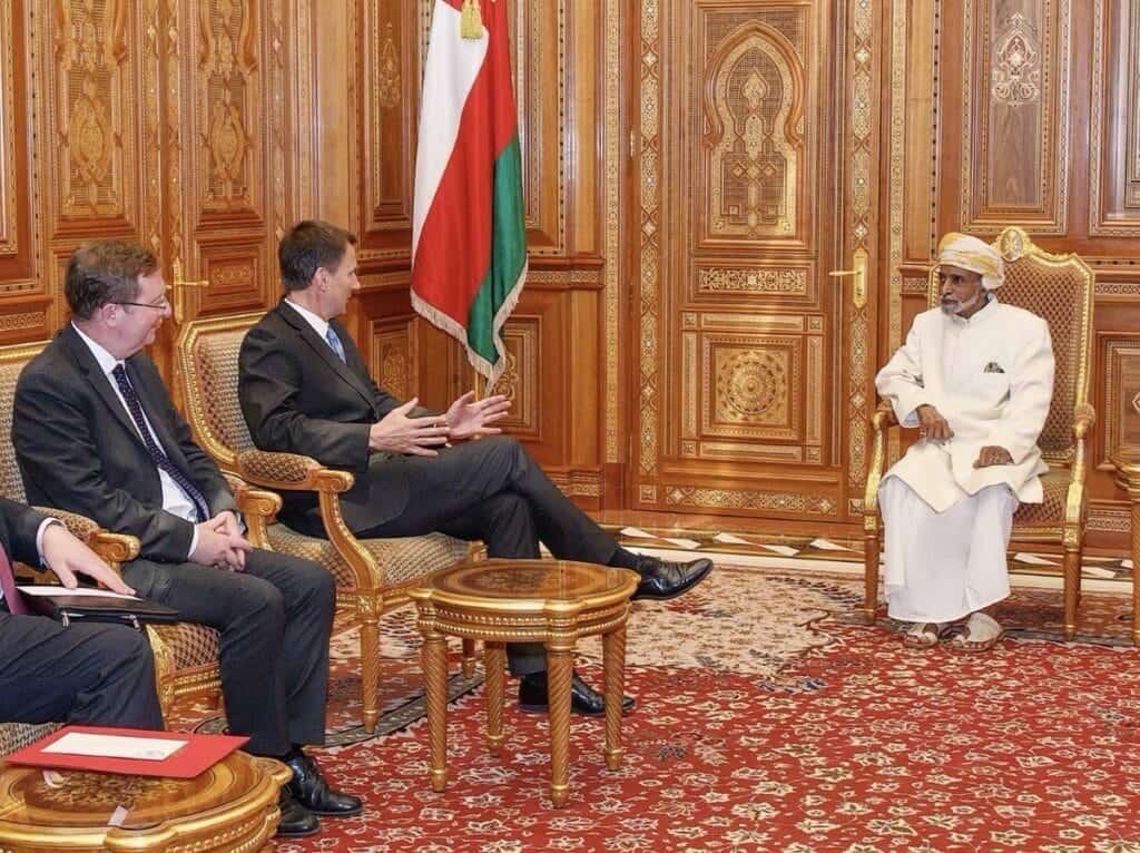 قابوس جيرمي هنت وزير الخارجية البريطاني watanserb.com